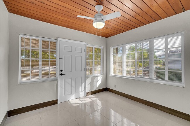 Foto del edificio - 330 SW 48th Ave