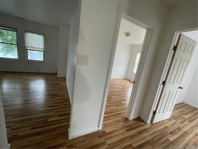 Building Photo - 370 Wood Ave