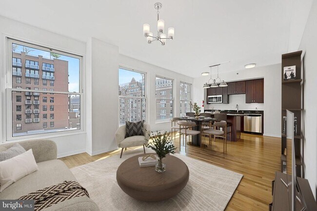 Foto del edificio - 675 E St NW