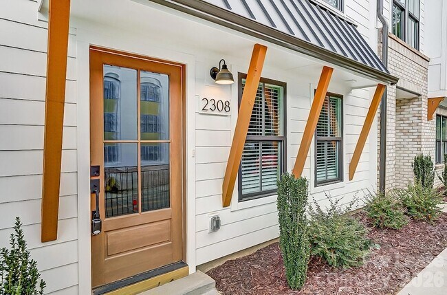 Foto del edificio - 2308 Chamberlain Ave