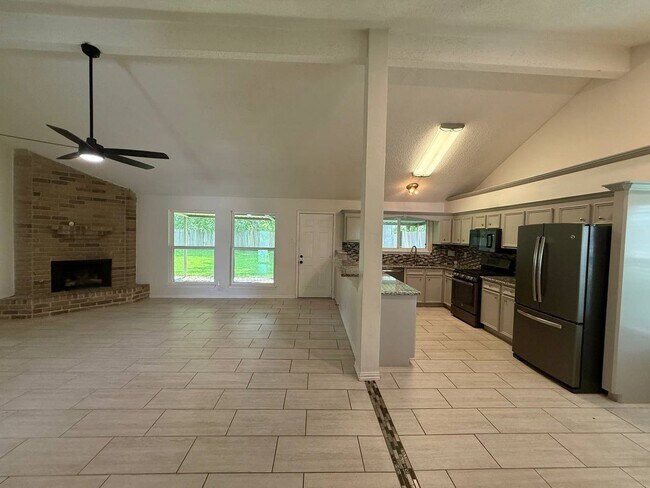 Foto del edificio - 646 Fair Oak Dr
