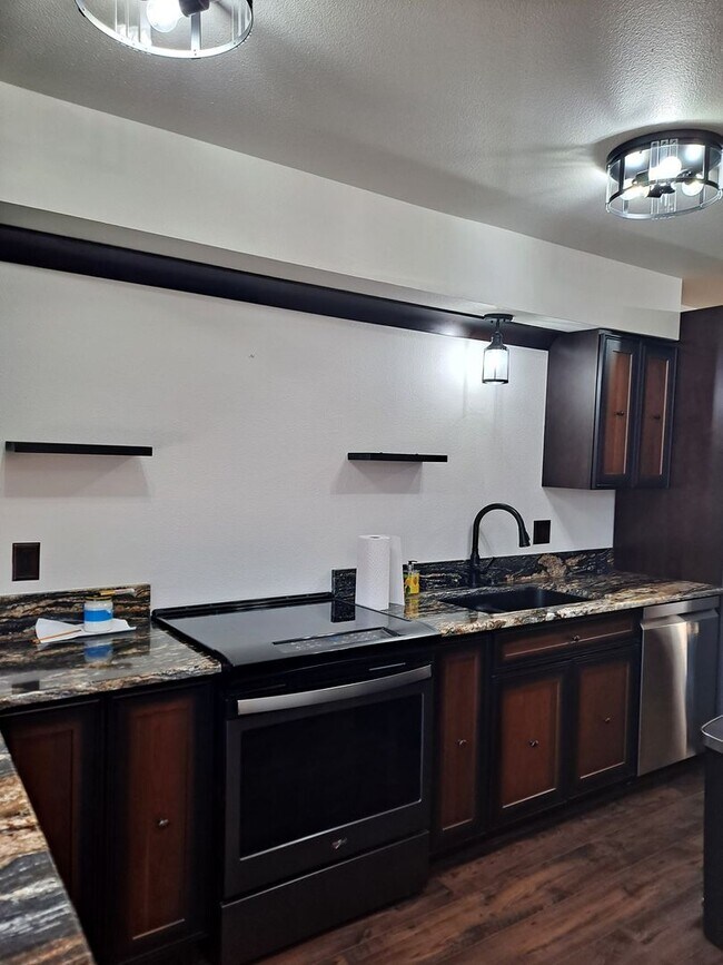 Foto del edificio - 936-10 Molello   #25-27 Villa Drive