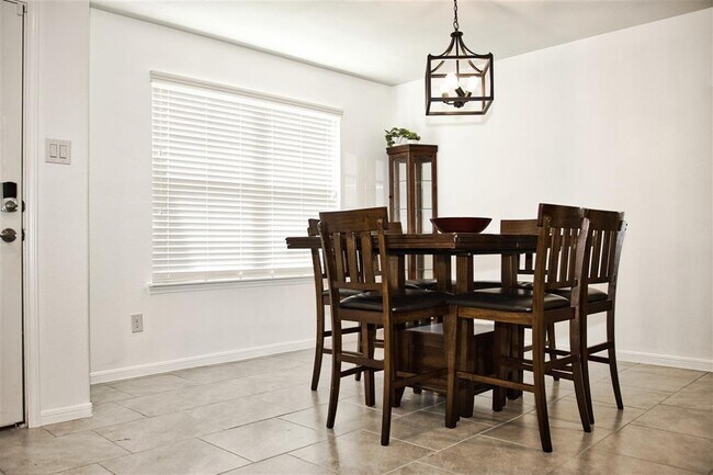 Foto del edificio - 203 Ashley Falls Ln