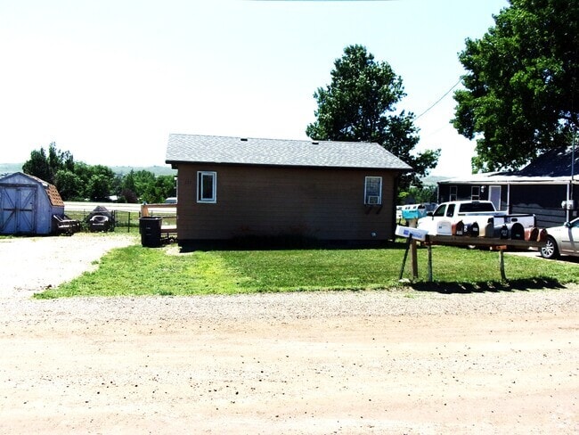 Building Photo - 223 Country Rd