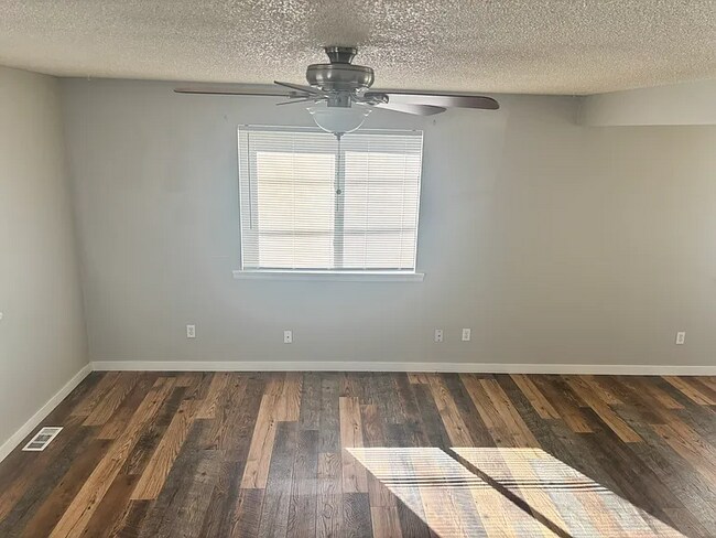 Foto del edificio - 4725 Nelson St