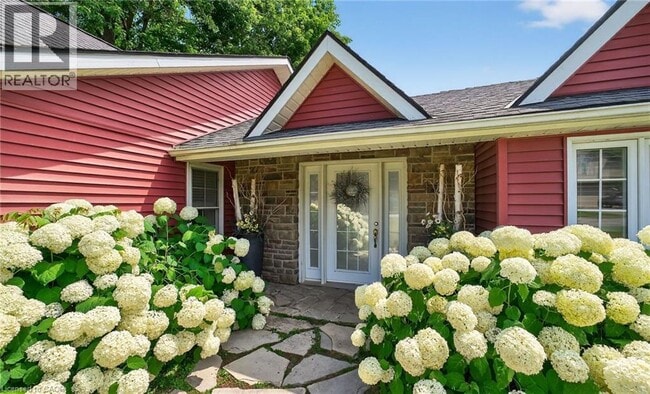 Building Photo - 44 Pleasant Ave S