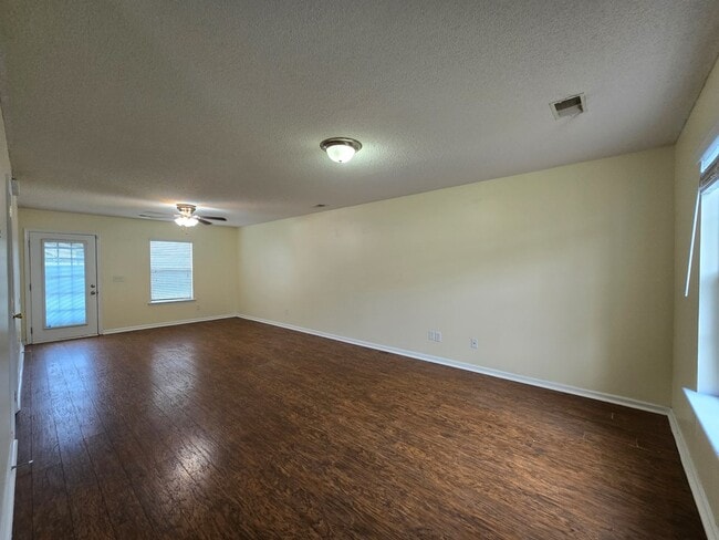 Building Photo - 1601 Ruger Dr