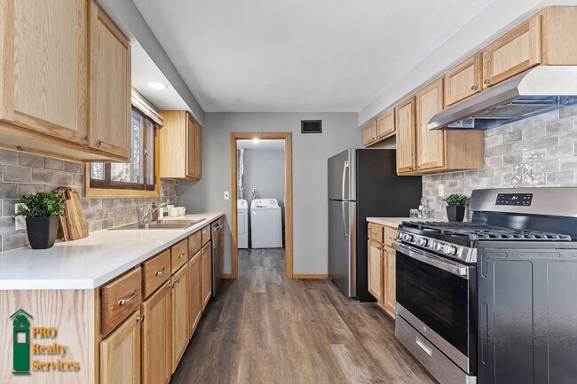 Foto del edificio - 3 Bedroom Home in Fridley