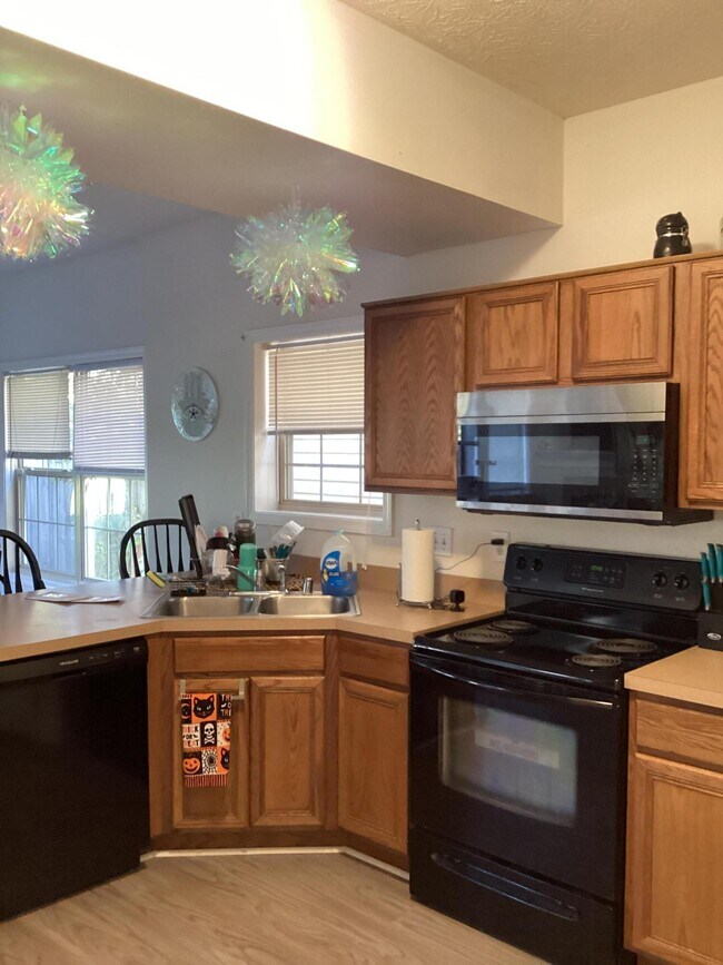 Building Photo - 2129 Drummond Dr