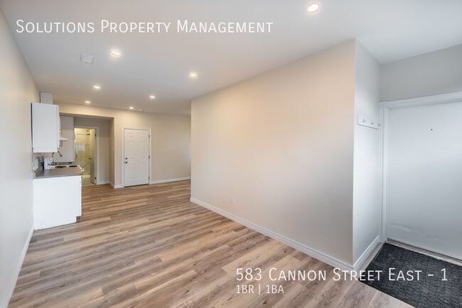 Building Photo - Freshly Renovated 1 Bedroom Available NOW!