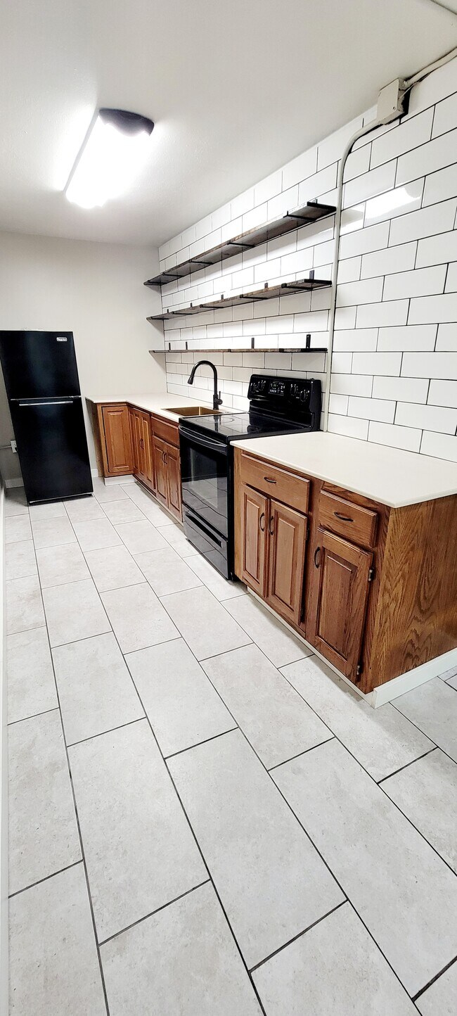 Cocina - 206 E Broadway St