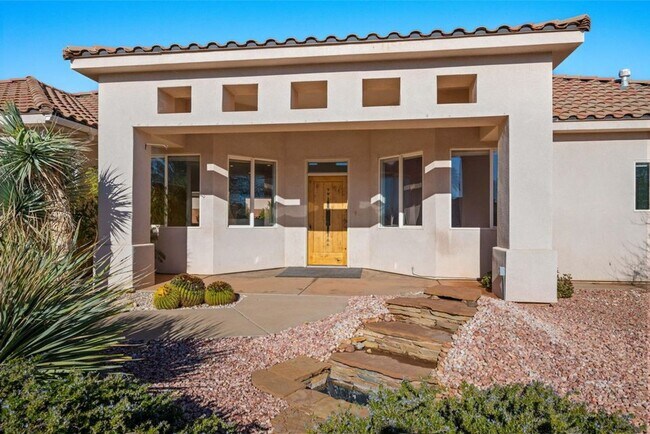 Foto del edificio - Private Corner-Lot Living in Scenic Santa Clara
