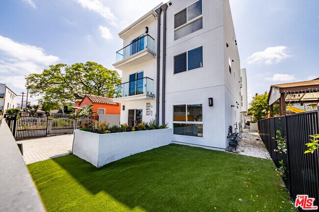 Foto del edificio - 2057 1/2 S Garth Ave