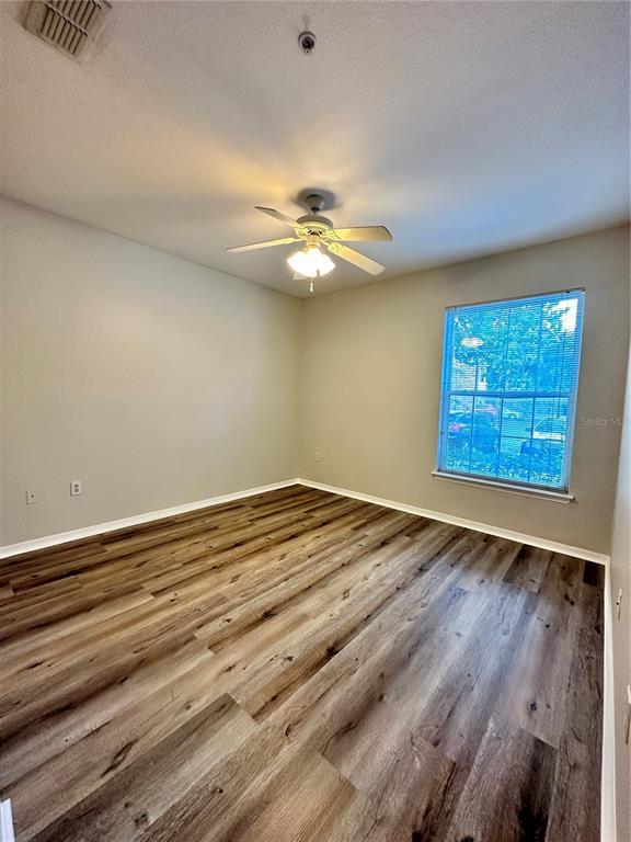 Foto del edificio - 10023 Courtney Palms Blvd