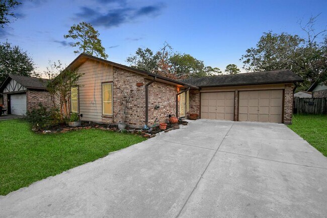 Building Photo - 15011 Cypress Ridge Dr