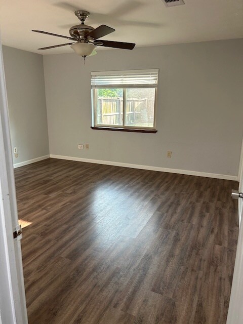 Foto del edificio - 6727 Vanlynn Ln