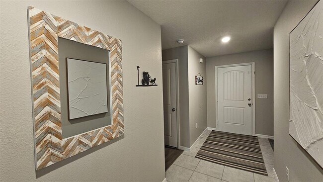Building Photo - 308 Lake Lucerne Way