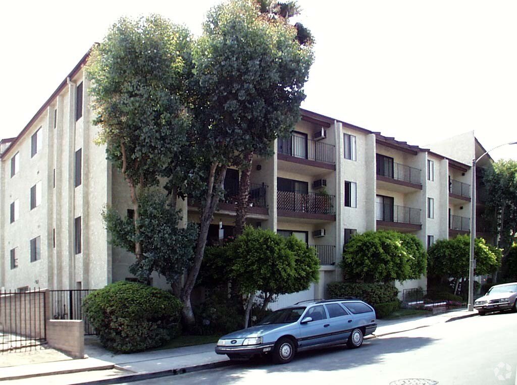 Building Photo - 3530 Elm Ave