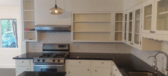 Foto del edificio - 4629 Cedar Oaks Ln