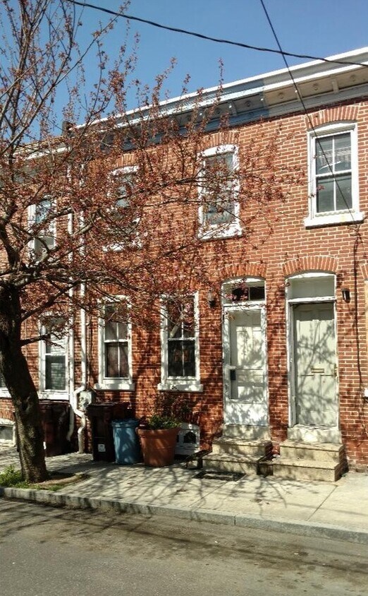 Primary Photo - 809 Windsor St