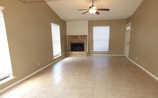 Building Photo - Near UT Tyler! 2 Bedroom, 2 Bath Duplex w/...