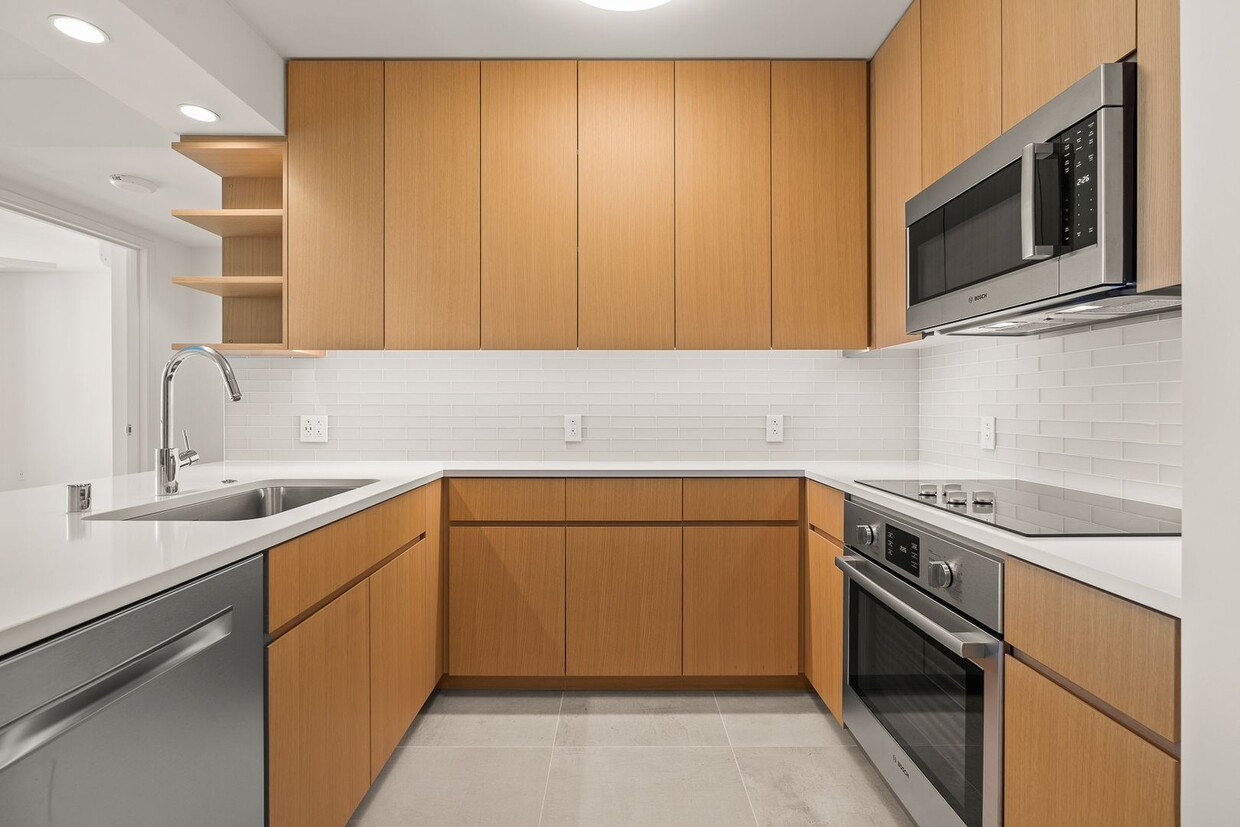 Primary Photo - Sky Ala Moana/1BR, 1BA, PKG, AC, W/D, Reso...