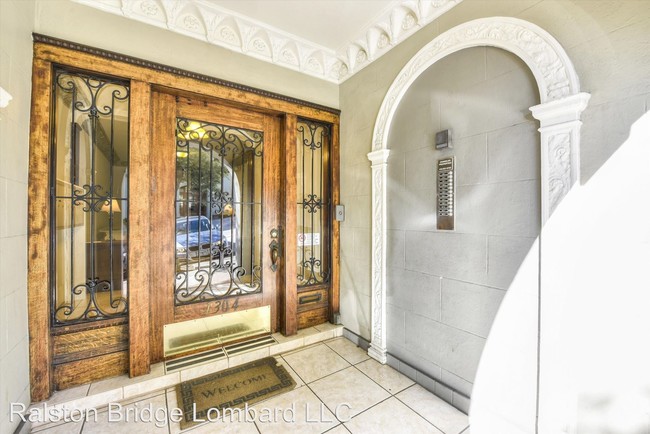 Building Photo - 1304 Lombard St