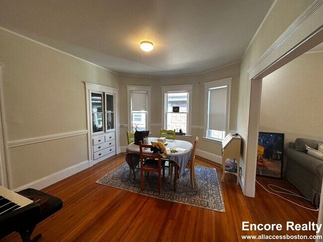 Foto del edificio - 18 Hunnewell Ave