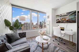 Building Photo - 347 S Clark St