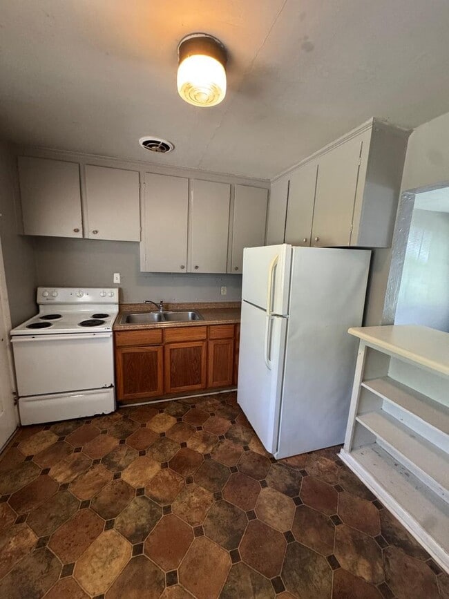 Photo - 2 Bedroom Duplex on Hancock Street - Available now! House