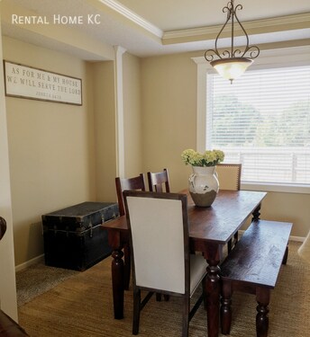 Foto del edificio - Large 2-Story w/finished basement + fence ...