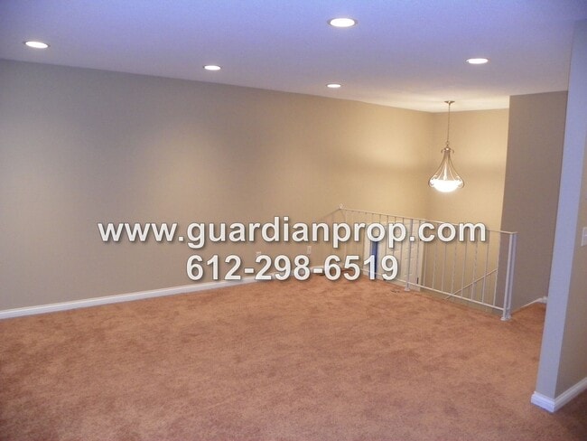 Building Photo - Woodbury Side by Side Available October 1, Family Room, Large Deck, Attached Garage