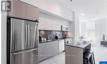 Building Photo - 125 Bronte Rd