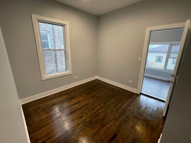 Foto del edificio - 2442 N Lawndale Ave