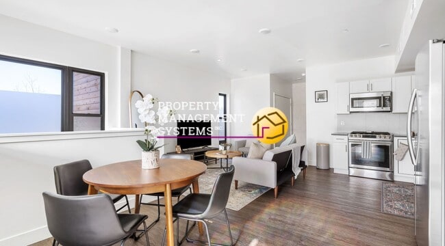 Building Photo - 2 Bed Townhome - *Includes Internet!!