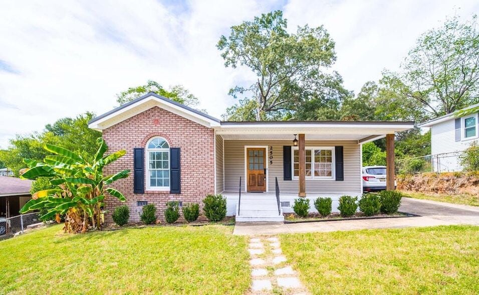 Primary Photo - 2505 10th Ave S