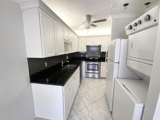 Foto del edificio - 2480 Juniper Dr