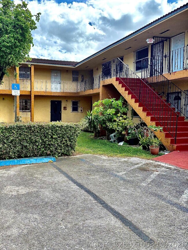 Building Photo - 4050 NW 135th St