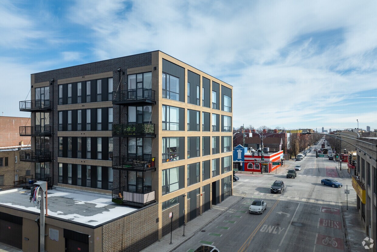 Foto del edificio - 2406 W Armitage Ave