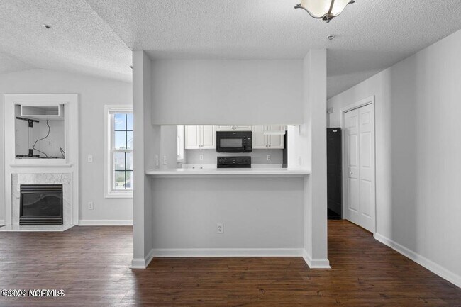Foto del edificio - 713 Clearwater Ct