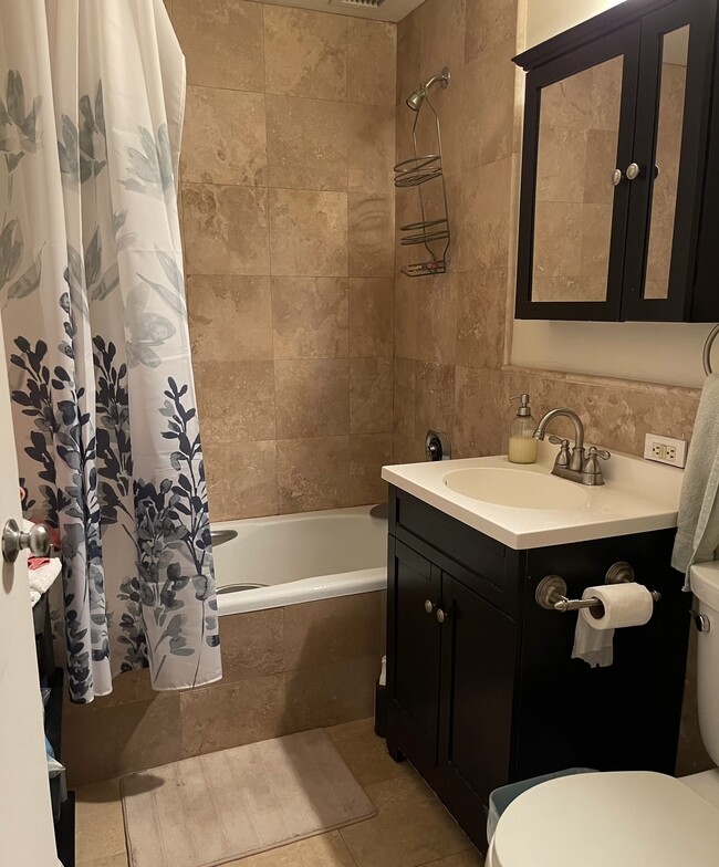 Full Bathroom with Tub - 2 S End Ave