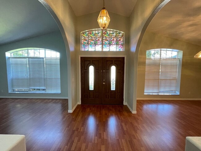 Building Photo - BIG AND BEAUTIFUL 4 BR/3BA HOME IN OVIEDO!!
