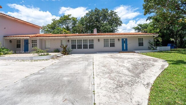 Foto del edificio - 5613 Pierce St