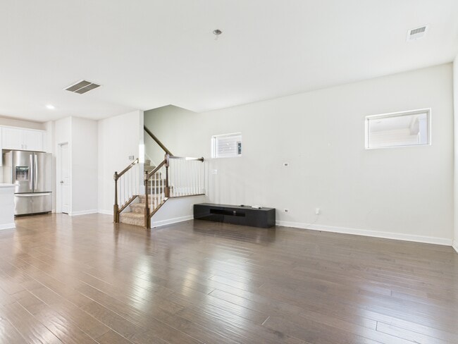 Foto del edificio - 6725 Good News Dr