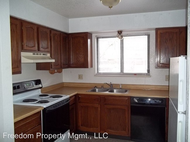 Building Photo - 373 Ridges Blvd