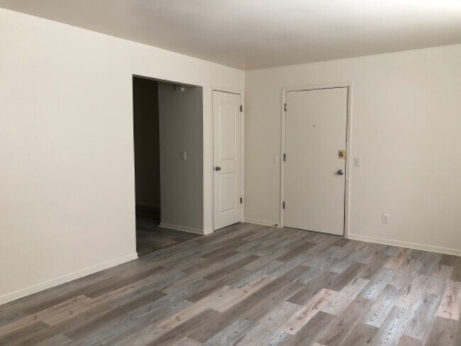 Foto del edificio - 4825 Lovell Ln