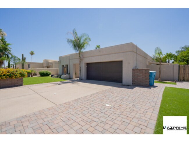 Building Photo - Immerse Yourself in Luxury in this Captiva...