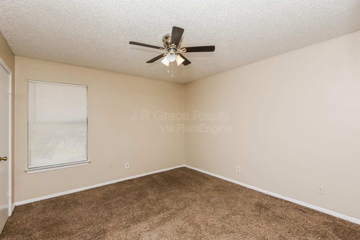 Photo - 5915 Shadydell Dr