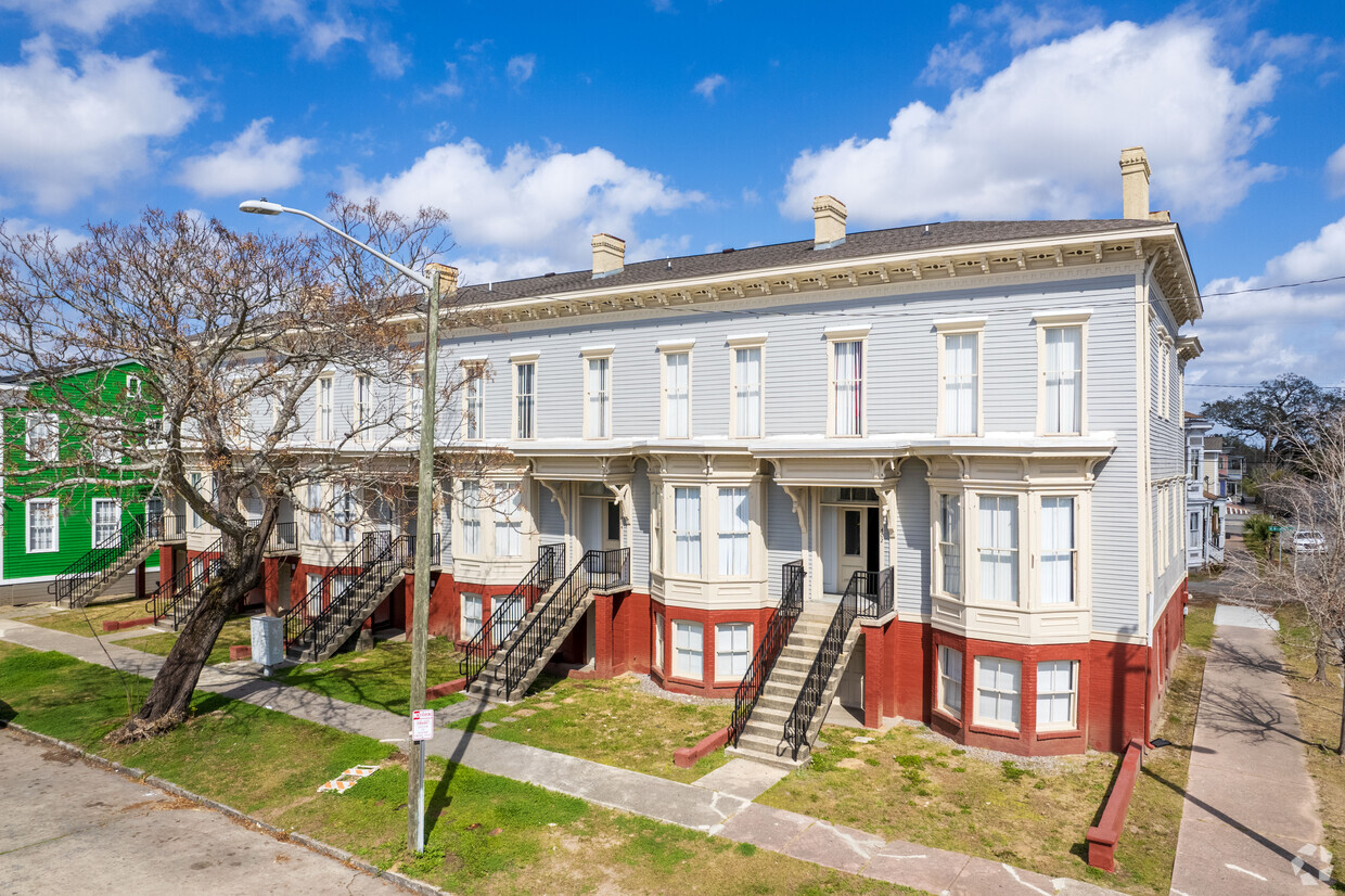 Primary Photo - 402-410 W Park Ave