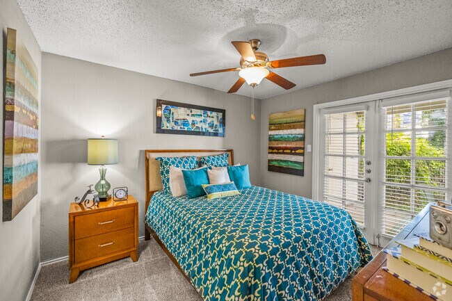 2 habitaciones, 2 baños, 934 pies cuadrados, dormitorio principal - Westmount at River Park Apartments